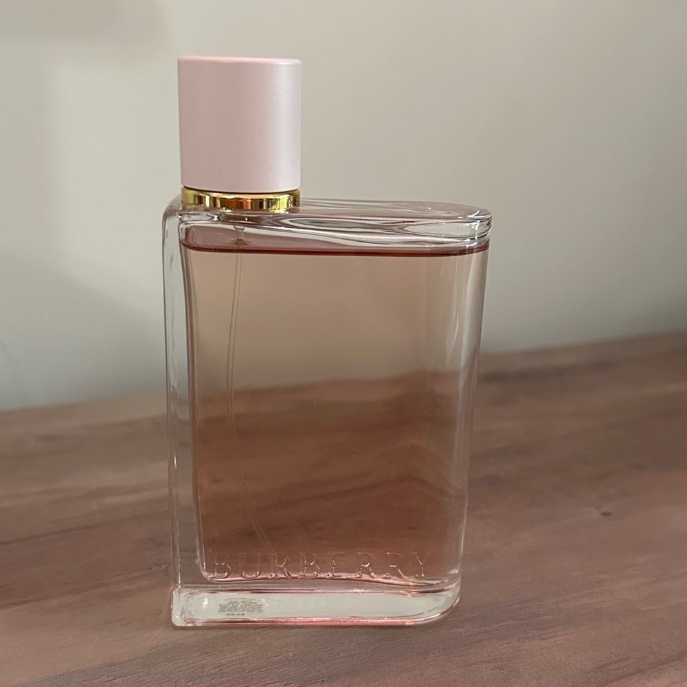 BURBERRY - Her Eau de Parfum with Berries, Amber and Musk